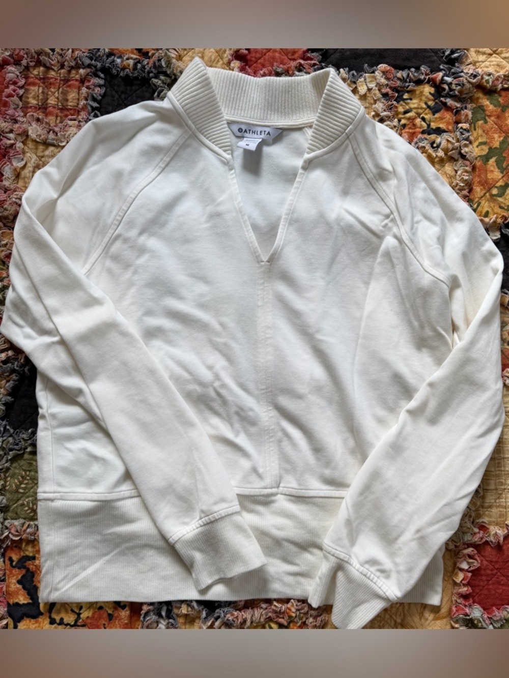 Athleta women’s  Cream V-Neck Pullover